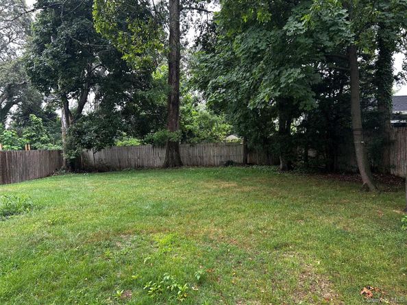 90 Blydenburg Avenue, Smithtown NY 11787