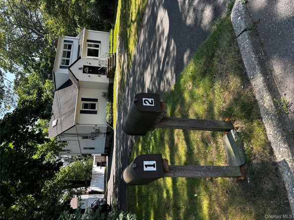 90 Blydenburg Avenue, Smithtown NY 11787