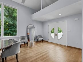 10 Courtyard Circle, Centerport NY 11721