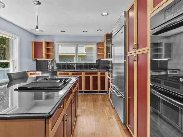 10 Courtyard Circle, Centerport NY 11721