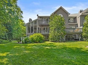 10 Courtyard Circle, Centerport NY 11721
