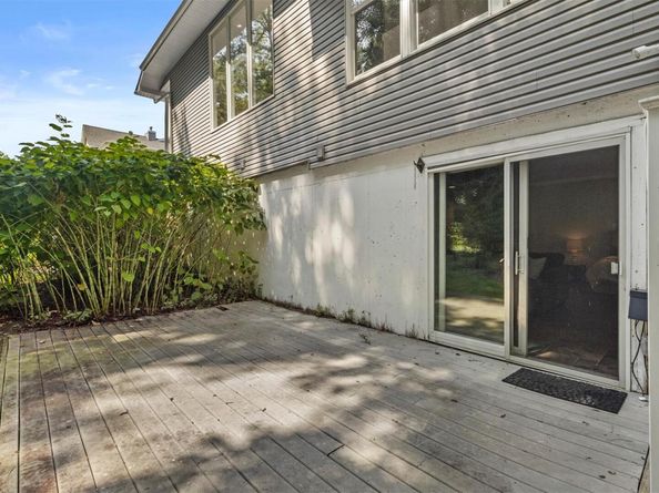 10 Courtyard Circle, Centerport NY 11721