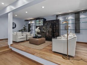 10 Courtyard Circle, Centerport NY 11721