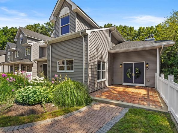 10 Courtyard Circle, Centerport NY 11721