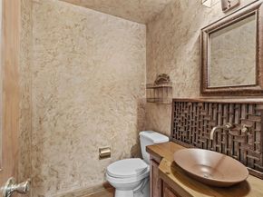 10 Courtyard Circle, Centerport NY 11721