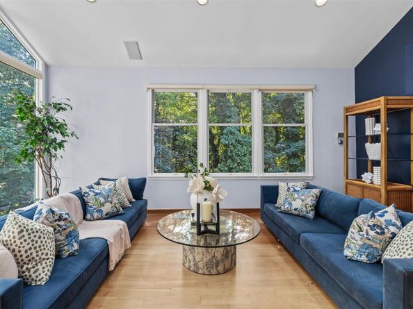 10 Courtyard Circle, Centerport NY 11721
