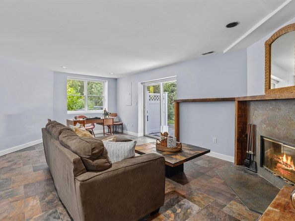 10 Courtyard Circle, Centerport NY 11721