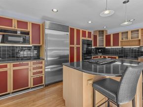 10 Courtyard Circle, Centerport NY 11721