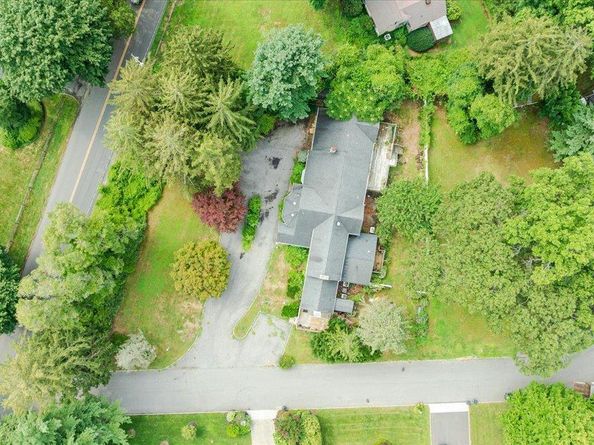 221 Huntington Bay Road, Huntington NY 11743