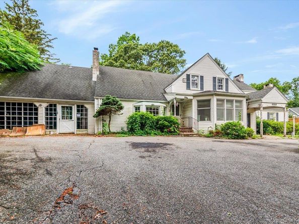 221 Huntington Bay Road, Huntington NY 11743