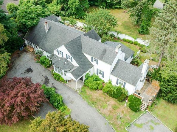 221 Huntington Bay Road, Huntington NY 11743