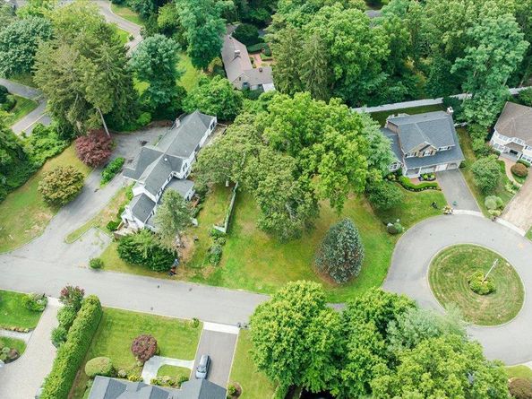 221 Huntington Bay Road, Huntington NY 11743