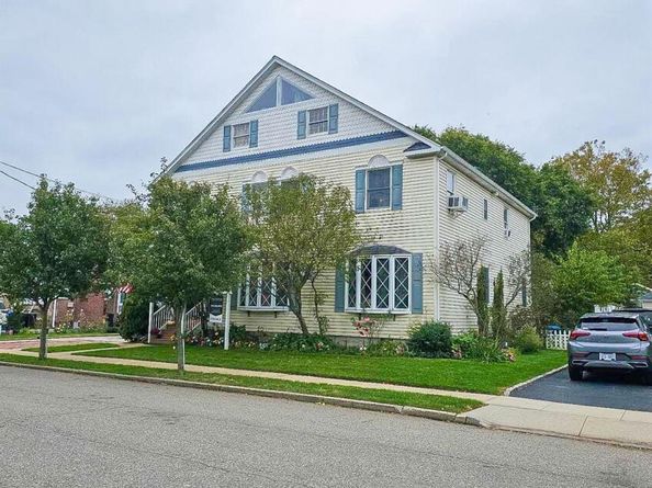 6 Windsor Place, Lynbrook NY 11563