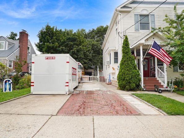 6 Windsor Place, Lynbrook NY 11563
