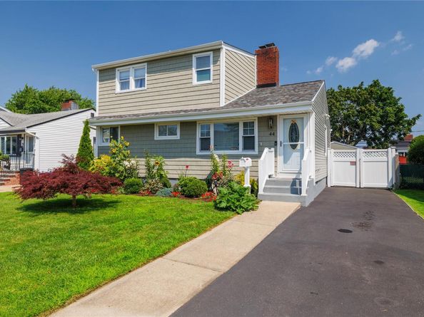 44 Tyler Street, Freeport NY 11520