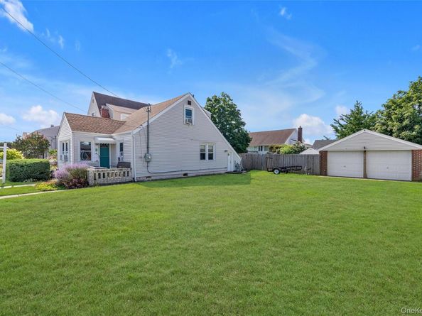 9 Hamilton Avenue, Island Park NY 11558