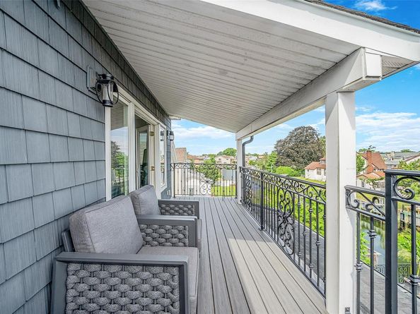 60 W 2nd Street, Freeport NY 11520