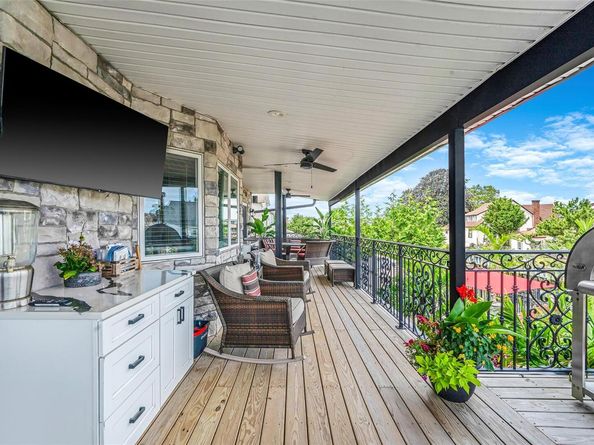 60 W 2nd Street, Freeport NY 11520