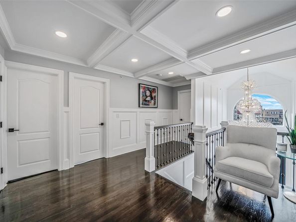 60 W 2nd Street, Freeport NY 11520