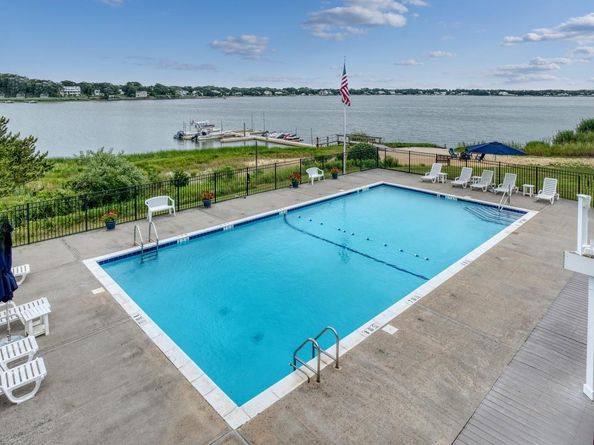 61 W Tiana Road 6, Hampton Bays NY 11946
