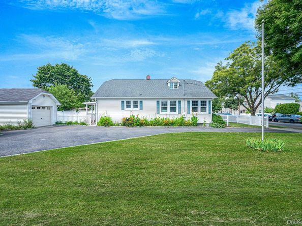 22 Oak Street, Hicksville NY 11801
