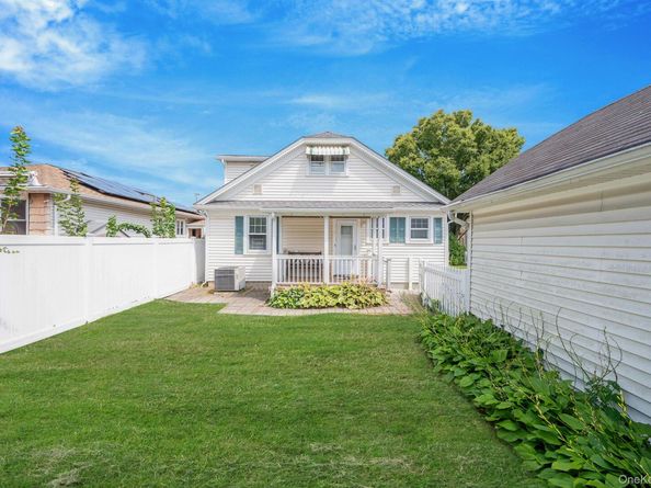 22 Oak Street, Hicksville NY 11801