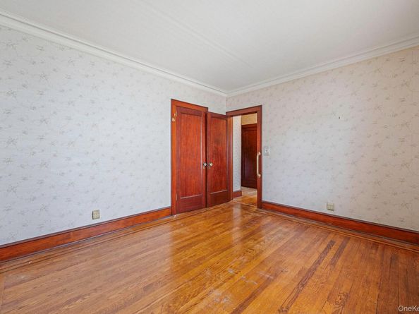 22 Oak Street, Hicksville NY 11801