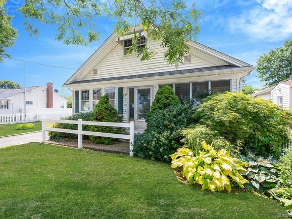 22 Oak Street, Hicksville NY 11801