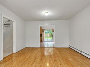 117 Glenwood Road, Glenwood Landing NY 11547