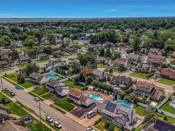 532 Alwick Avenue, West Islip NY 11795