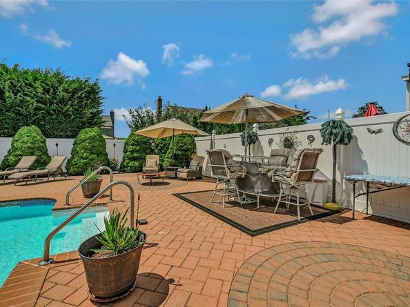 532 Alwick Avenue, West Islip NY 11795