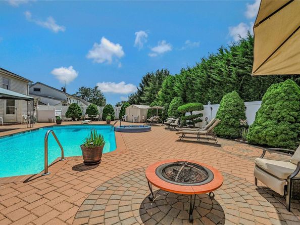 532 Alwick Avenue, West Islip NY 11795