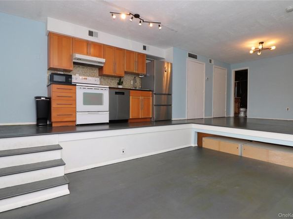 200 Hilton Avenue 55, Hempstead NY 11550
