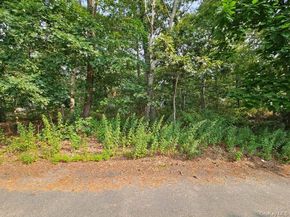 51 Shore Road, Hampton Bays NY 11946