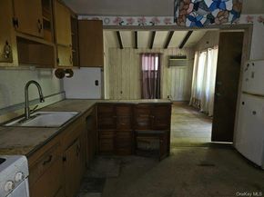 51 Shore Road, Hampton Bays NY 11946