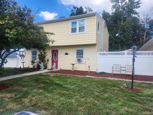3 Brook Lane, Levittown NY 11756