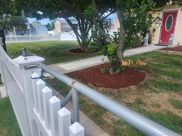 3 Brook Lane, Levittown NY 11756