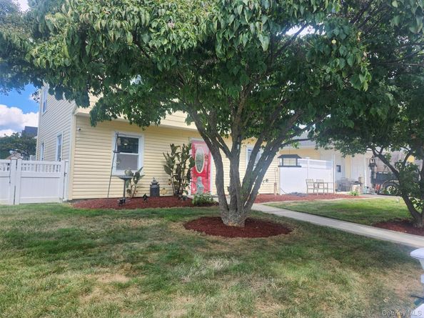 3 Brook Lane, Levittown NY 11756