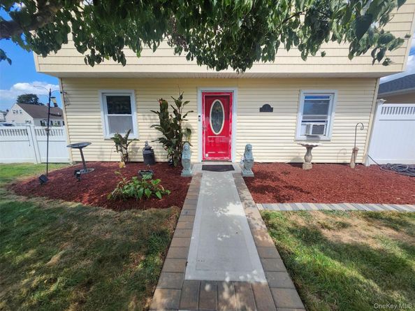 3 Brook Lane, Levittown NY 11756