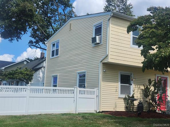 3 Brook Lane, Levittown NY 11756