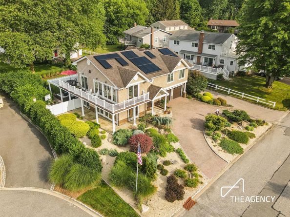 50 Ships Point Lane, Oyster Bay NY 11771