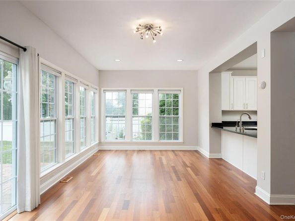 48 Avolet Court, Mount Sinai NY 11766