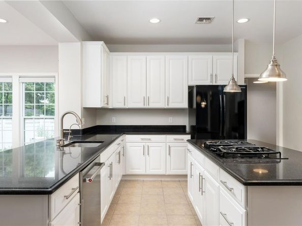 48 Avolet Court, Mount Sinai NY 11766