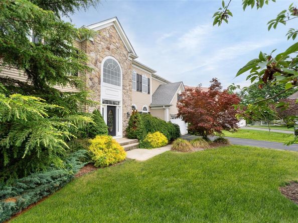 48 Avolet Court, Mount Sinai NY 11766