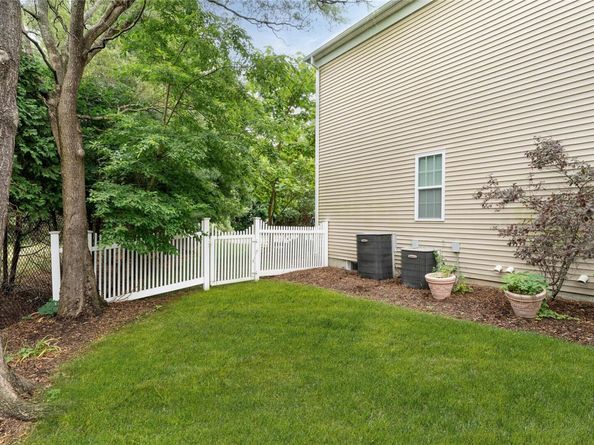 48 Avolet Court, Mount Sinai NY 11766