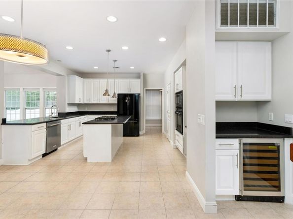 48 Avolet Court, Mount Sinai NY 11766