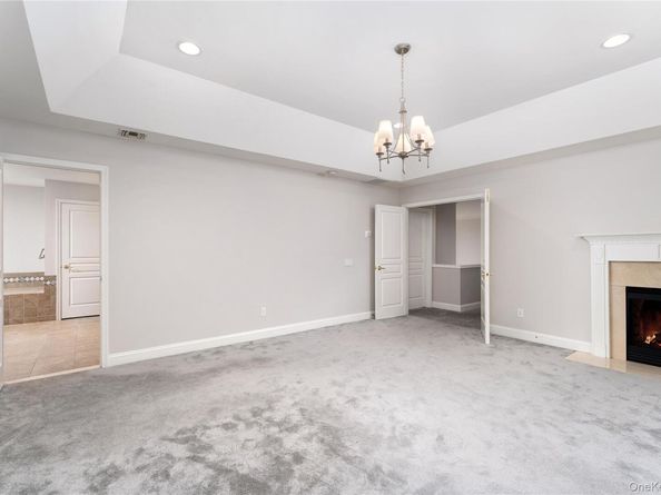 48 Avolet Court, Mount Sinai NY 11766