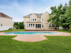 48 Avolet Court, Mount Sinai NY 11766