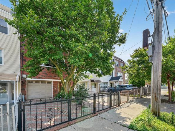 230 Huntington Avenue, Bronx NY 10465