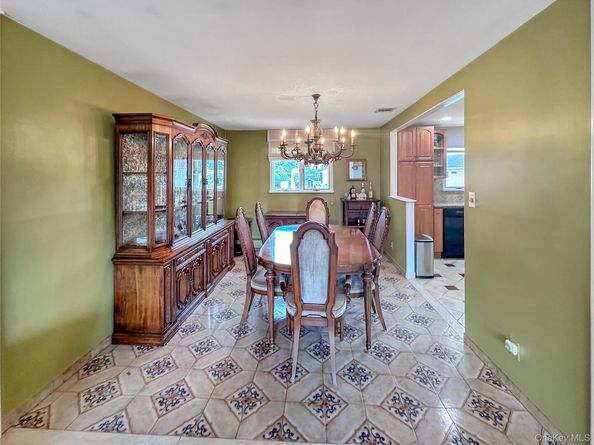 57 S Crescent Drive, Farmingdale NY 11735
